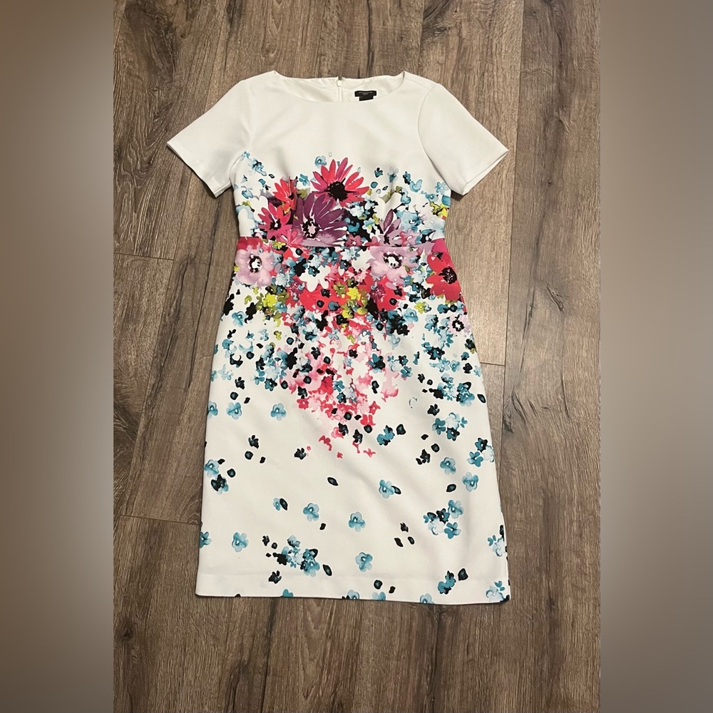 Ann Taylor Sheath Dress Aline Great for work- floral print - size 2 petite